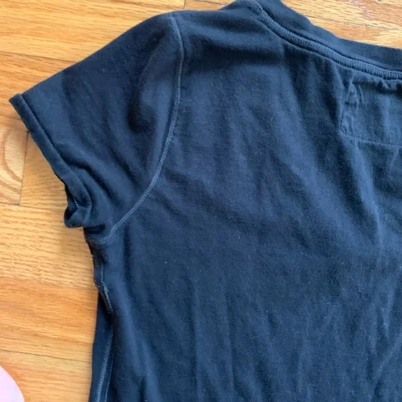 🛑 SOLD! 🛑 American Eagle. Black V-Neck T-Shirt with White Graphic. Size medium. - Picture 12 of 12